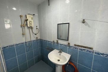 Bandar Sunway PJS 10 double storey house fully extended renovated move in condition 