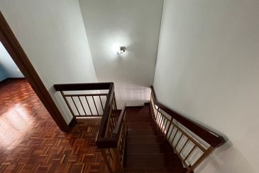 Bandar Sunway PJS 10 double storey house fully extended renovated move in condition 