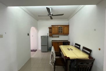 Bandar Sunway PJS 10 double storey house fully extended renovated move in condition 