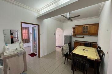 Bandar Sunway PJS 10 double storey house fully extended renovated move in condition 