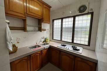 Bandar Sunway PJS 10 double storey house fully extended renovated move in condition 