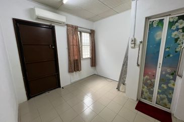 Bandar Sunway PJS 10 double storey house fully extended renovated move in condition 