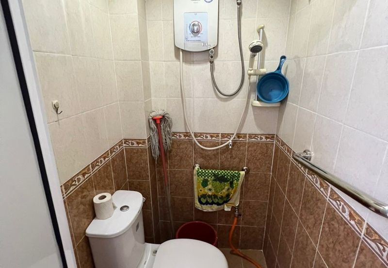 Bandar Sunway PJS 10 double storey house fully extended renovated move in condition 