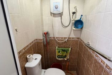 Bandar Sunway PJS 10 double storey house fully extended renovated move in condition 