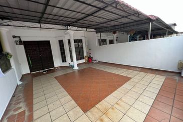 Bandar Sunway PJS 10 double storey house fully extended renovated move in condition 