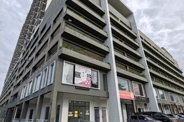 Suria Putra Ground Floow Shop Unfurnished 