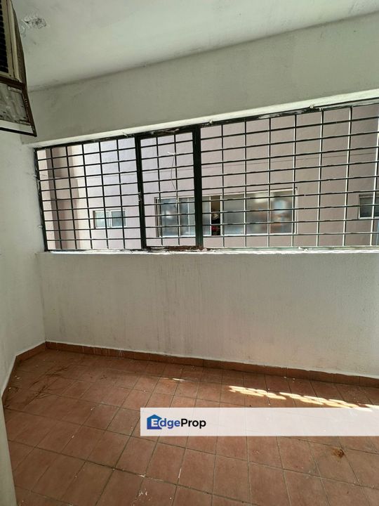 Puchong jaya la vista condominium unfurnished freehold basic low den, Selangor, Puchong