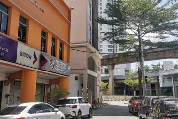 Brickfields kl shop building prime location good ROI