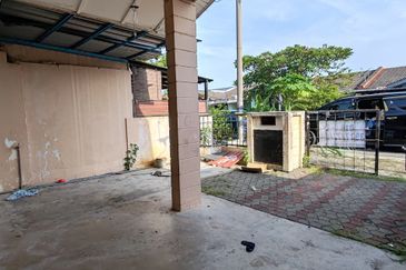 Bandar sunway pjs7 single storey bare unit