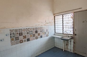 Bandar sunway pjs7 single storey bare unit