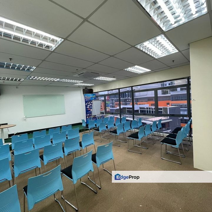 Setiawalk pusat bandar puchong jpartly furnished office near to LRT for