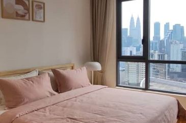 KL fully furnished services suite nice renovation ready move in near lrt business area