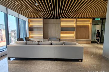 KL fully furnished services suite nice renovation ready move in near lrt business area