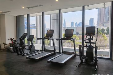 KL fully furnished services suite nice renovation ready move in near lrt business area