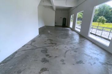 Sungai Buloh ground floor shop unfurnished