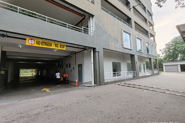 Sungai Buloh ground floor shop unfurnished