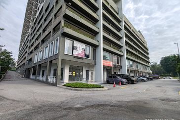 Sungai Buloh ground floor shop unfurnished