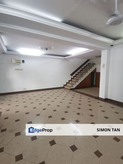 Sec 14 petaling jaya terrace house facing mainroad, Selangor, Petaling Jaya