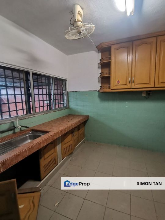 Sec 14 petaling jaya terrace house facing mainroad, Selangor, Petaling Jaya