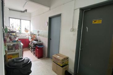 Petaling jaya seapark apartment ground floor for sales 