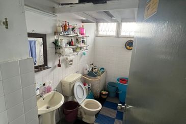 Petaling jaya seapark apartment ground floor for sales 