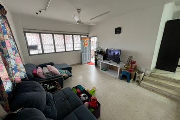 Petaling jaya seapark apartment ground floor for sales 