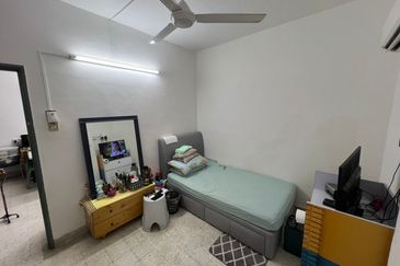 Petaling jaya seapark apartment ground floor for sales 