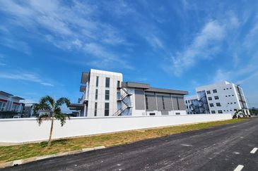 Suria Indistrial Park (SIP)@Sepang, brand new semi D Corner factory for rent