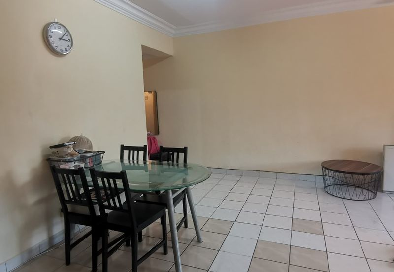 Sunway partially furnished apartment near pyramid kayang apartment