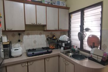 Sunway partially furnished apartment near pyramid kayang apartment