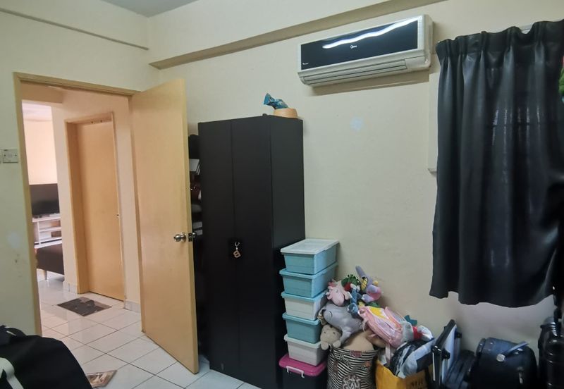 Sunway partially furnished apartment near pyramid kayang apartment