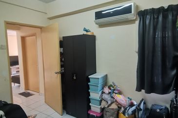 Sunway partially furnished apartment near pyramid kayang apartment