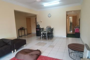 Sunway partially furnished apartment near pyramid kayang apartment