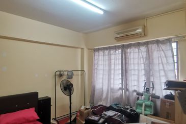 Sunway partially furnished apartment near pyramid kayang apartment