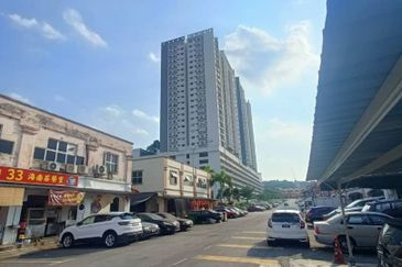 Ground floor intermediate shoplot for rent seri kembangan