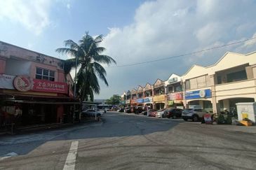 Ground floor intermediate shoplot for rent seri kembangan