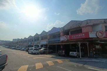Ground floor intermediate shoplot for rent seri kembangan