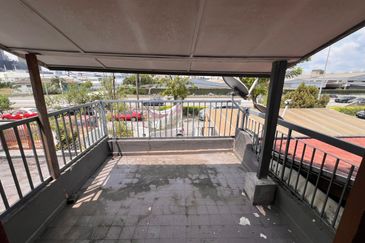 Freehold landed house pj ss8 below bank value renovated extended