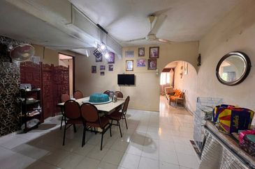 Freehold landed house pj ss8 below bank value renovated extended