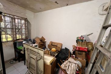 Freehold landed house pj ss8 below bank value renovated extended