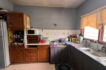 Freehold landed house pj ss8 below bank value renovated extended