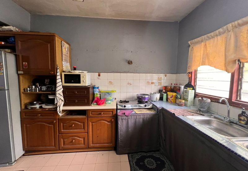 Freehold landed house pj ss8 below bank value renovated extended