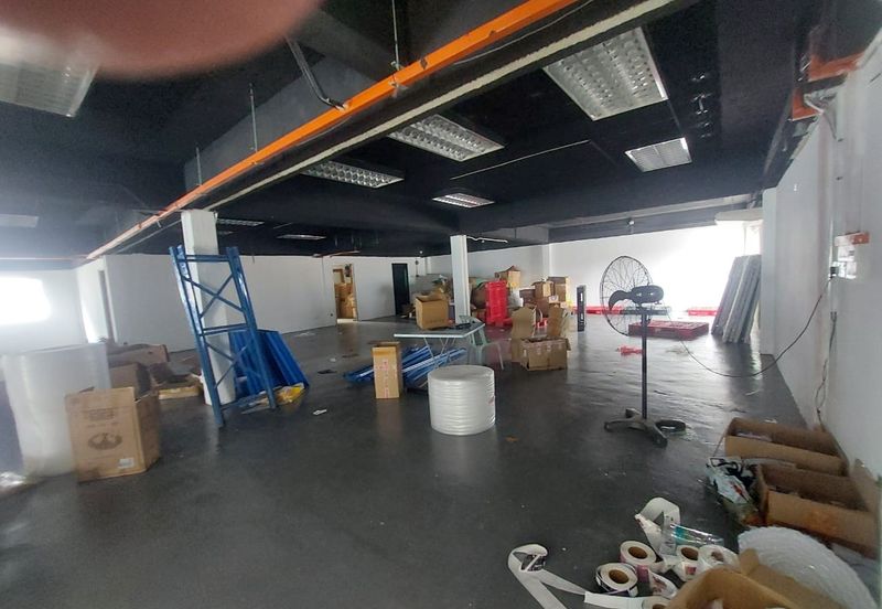 Warehouse cum with office in petaling jaya 227 pj ceiling height 26ft