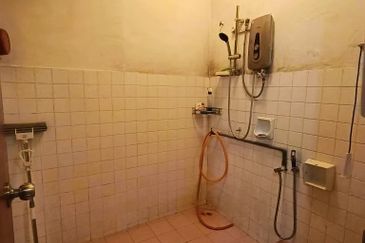 Bandar Sunway PJS 10 double storey house move in condition