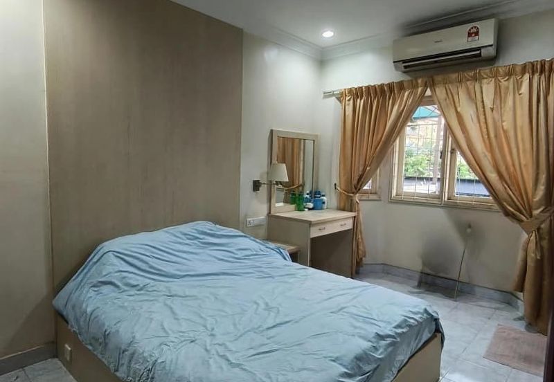 Bandar Sunway PJS 10 double storey house move in condition