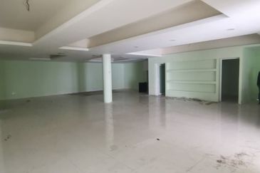 Highly Visible Commercial Building Corner Lot in Kalng