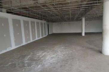 Highly Visible Commercial Building Corner Lot in Kalng