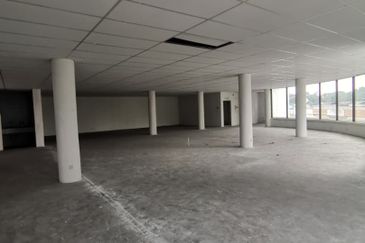 Highly Visible Commercial Building Corner Lot in Kalng