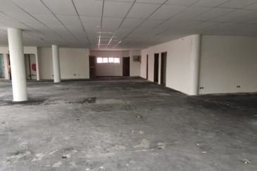 Highly Visible Commercial Building Corner Lot in Kalng