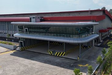 Warehouse with office in Tanjong Malim Proton City